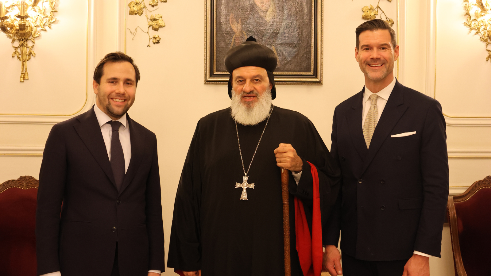 Minister for Migration Johan Forssell and Minister for International Development Cooperation and Foreign Trade Benjamin Dousa next to the Patriarch of the Syriac Orthodox Church Mor Ignatius Aphrem II.
